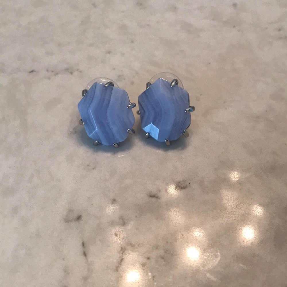 Light purple Kendra Scott earrings!